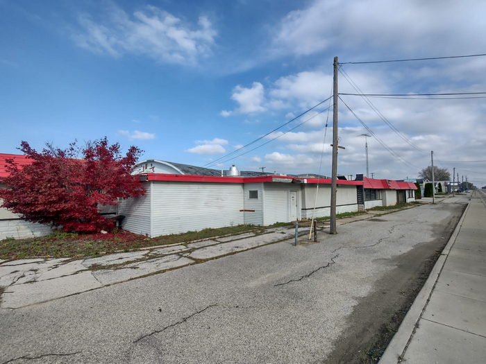 Johhnys Skate Center (Johnnys Bandstand, Johnnys Entertainment) - Photo From Richard Liebermann On Facebook (newer photo)